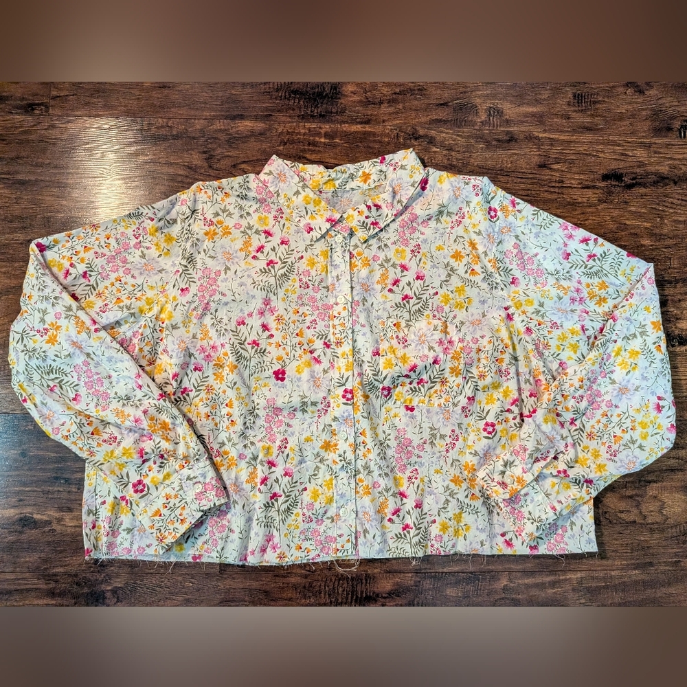 Old Navy Women's Floral Cropped Button-Down Shirt (XXL) - Picture 3 of 12